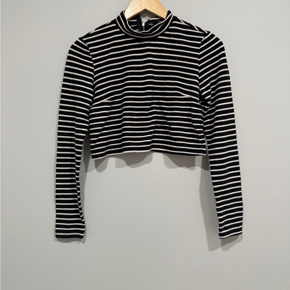 Forever 21 Black and White Striped Crop Top
